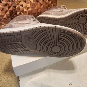 Retro jordan 1 mid purple